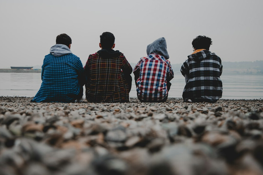 person thinking alone vs group